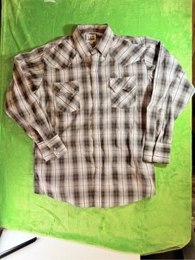 Ely Cattleman Men's Long-Sleeve Plaid Button-Down Shirt - Beige and Gray